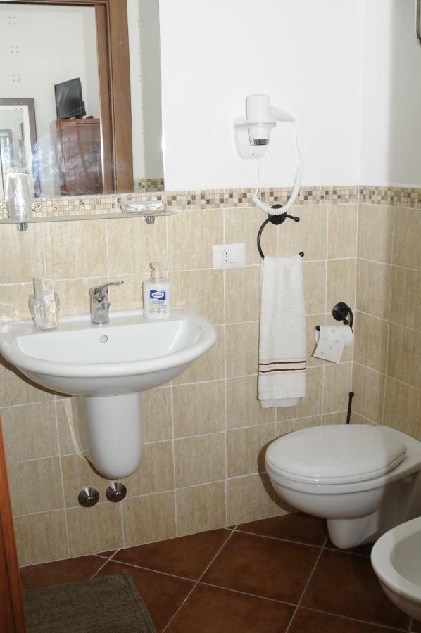 B&B La Vecchia Scuola Sonnino Luaran gambar